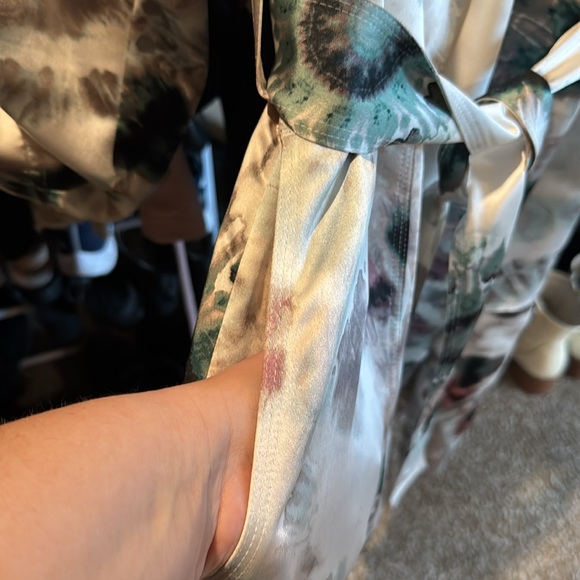 Elegant Tie-Dye Robe - Picture 9 of 9